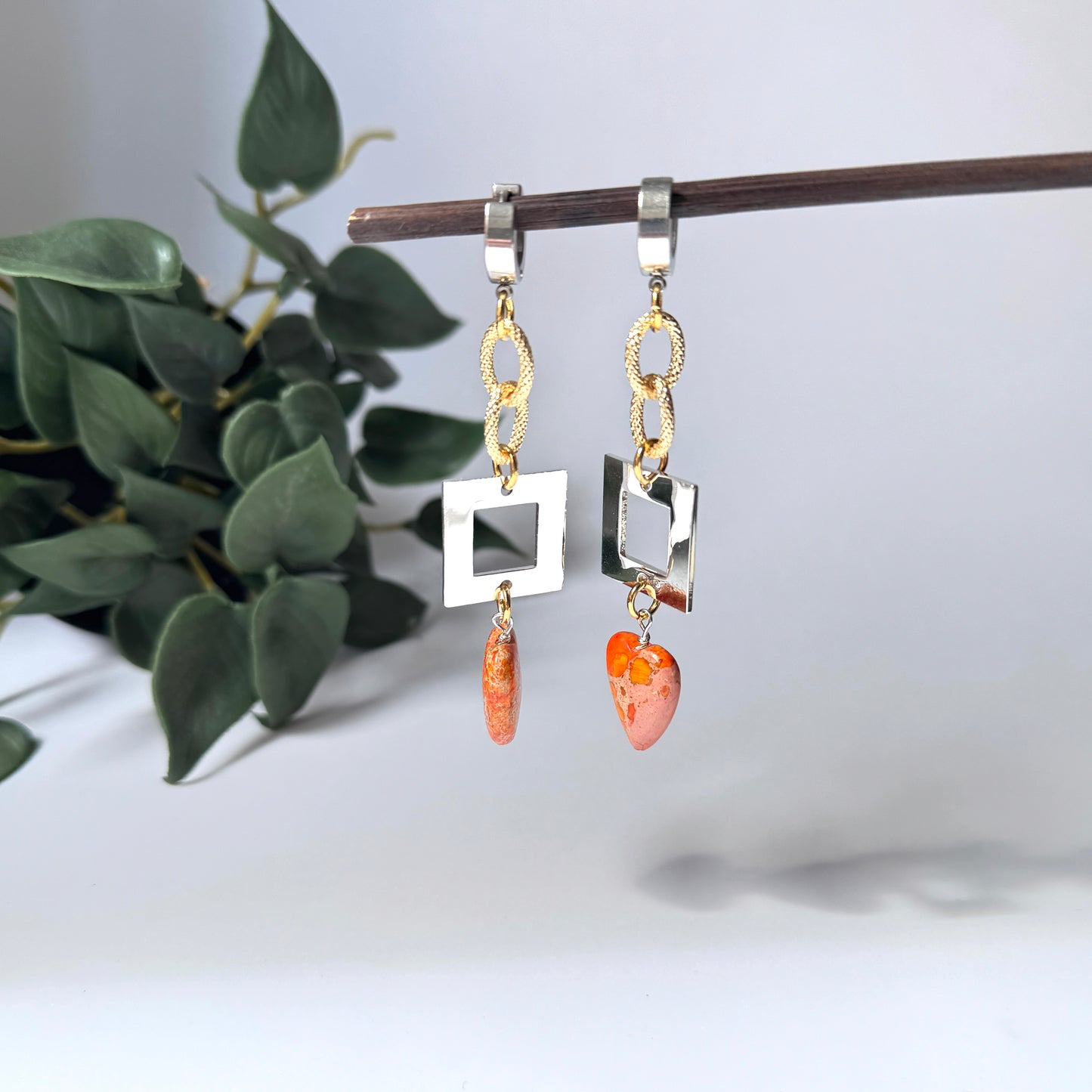 Heart of orange örhängen - Design by Brandeby