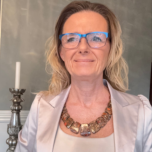 Unikt orange statement halsband med imperial jasper och sterling silver. Handgjort kort halsband 52 cm. Exklusivt smycke från Design by Brandeby.