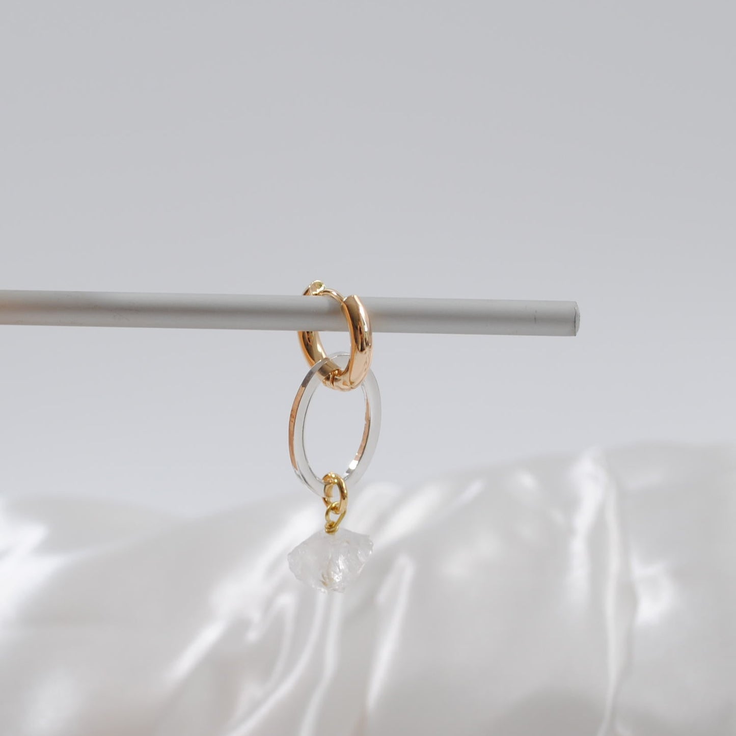 Påhäng - Örhänge Bergkristall Cirkel - Design by Brandeby