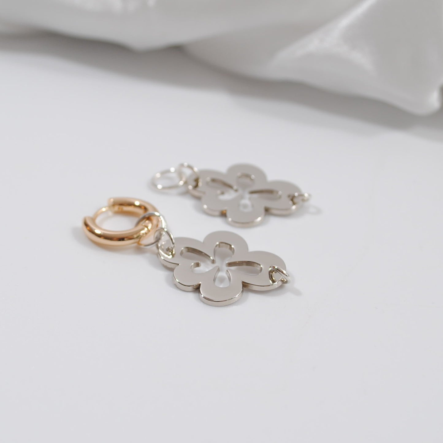Påhäng - Örhänge Blomma Silver