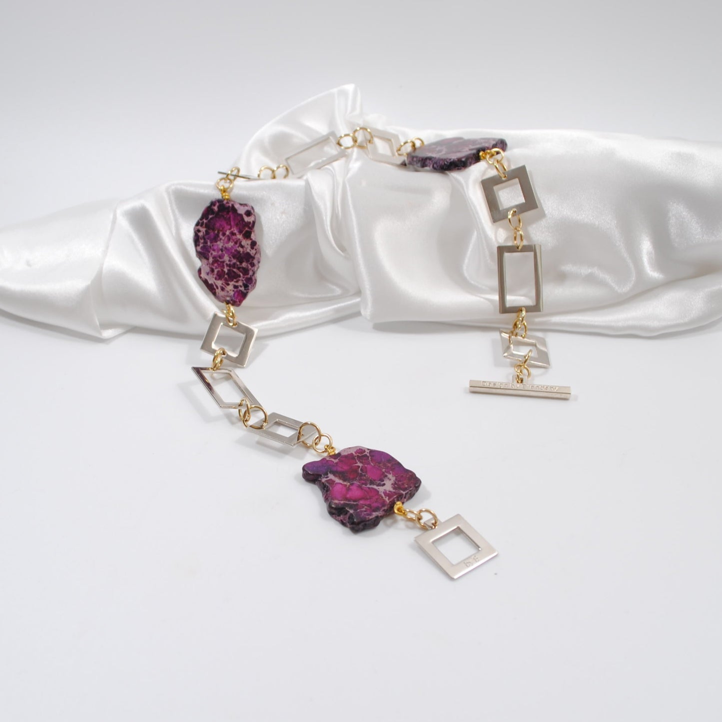 kort halsband i silver med äkta ädelsten imperial jasper i lila design by brandeby