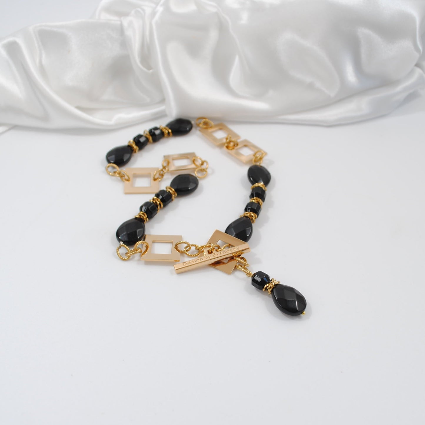 Shadow of Gold Halsband - Design by Brandeby