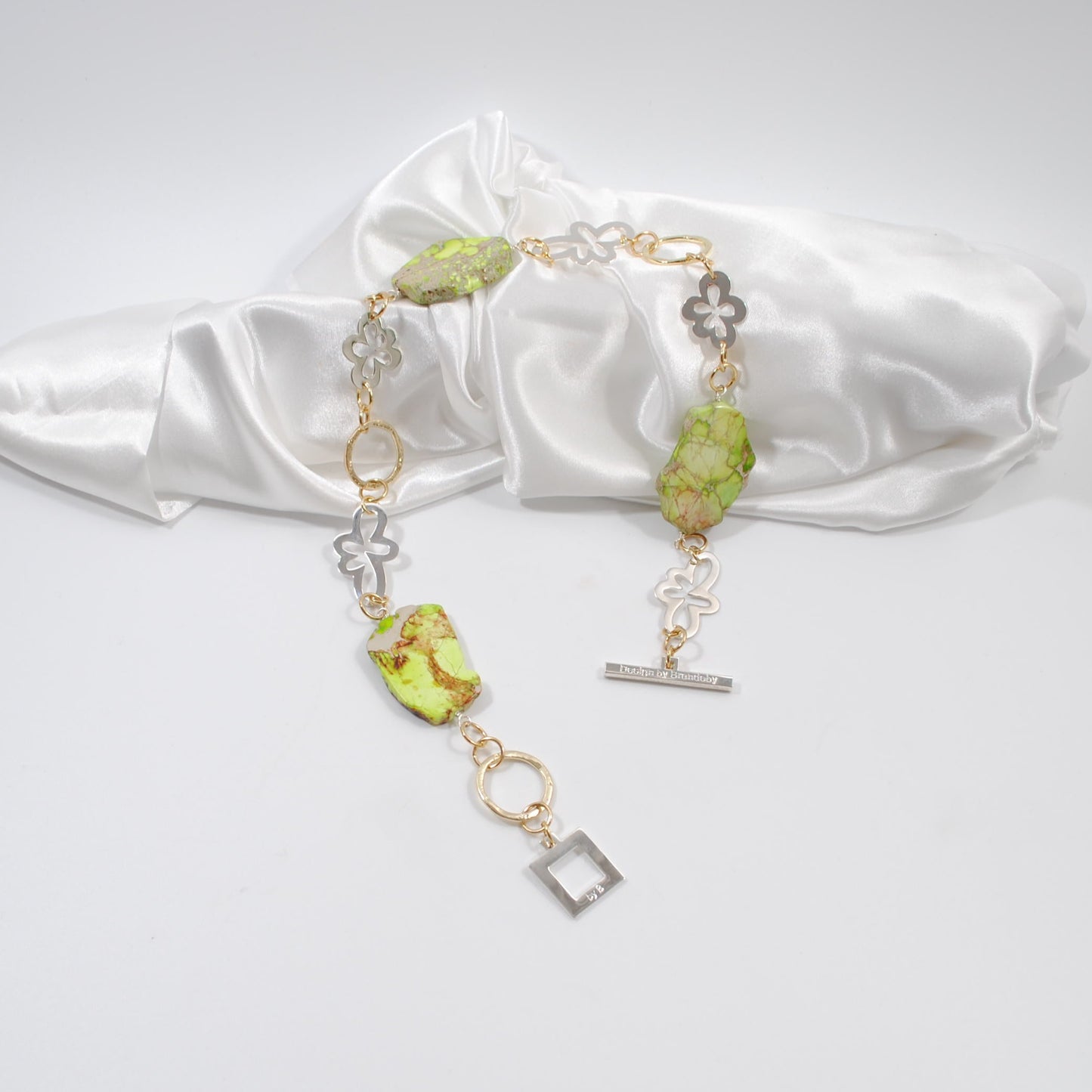 Jade Whisper Halsband - Design by Brandeby