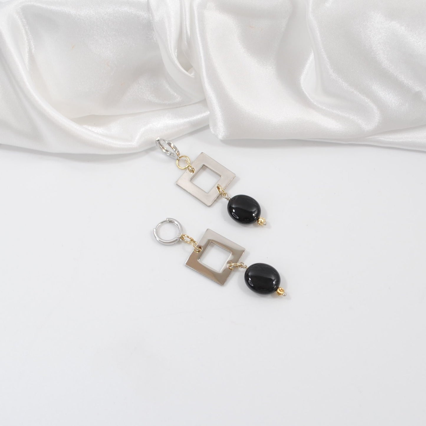 eleganta lyxiga örhänge i svart onyx handgjorda unika smycken design by brandeby