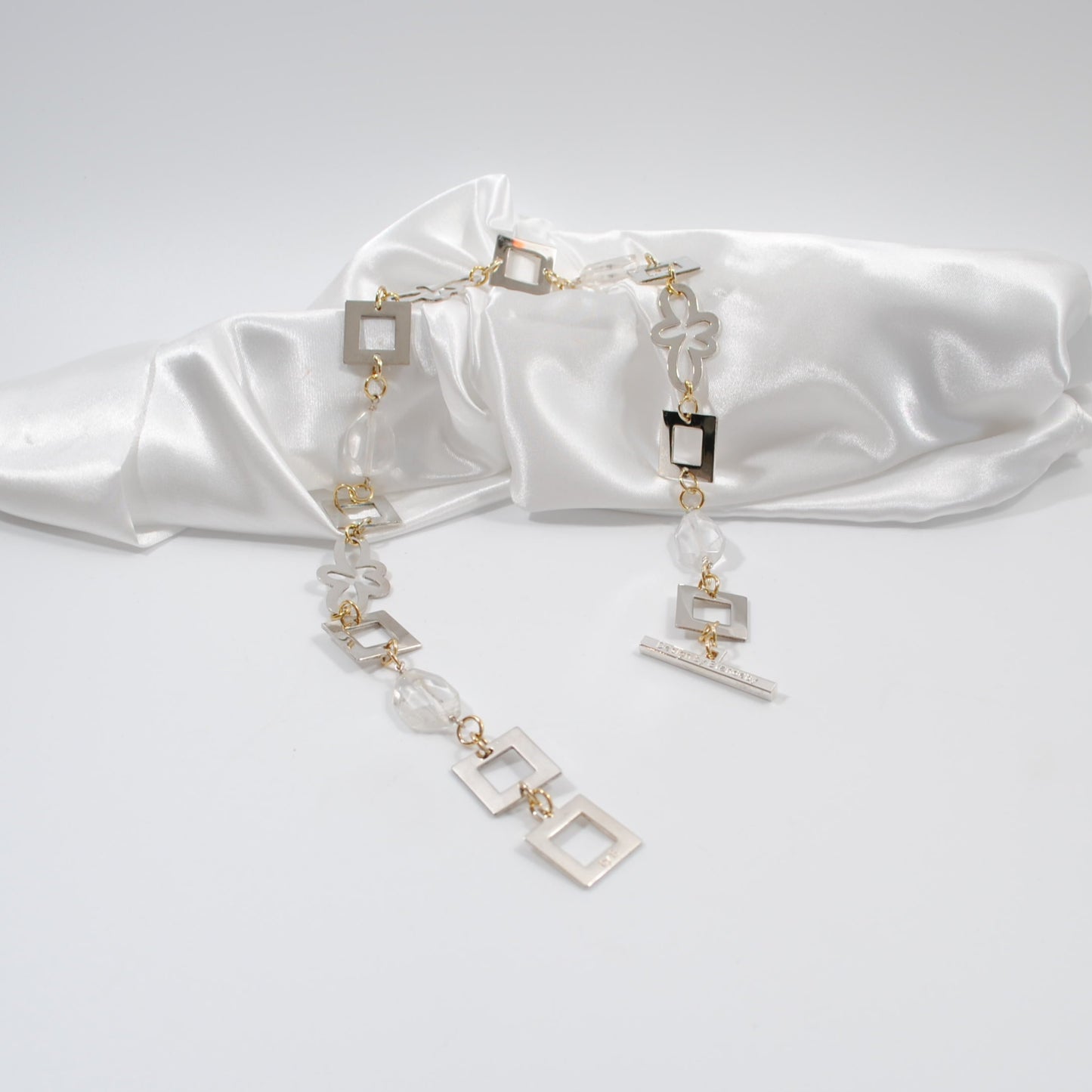 kort halsband bergkristall egen design silverdelar med gulddetaljer design by brandeby