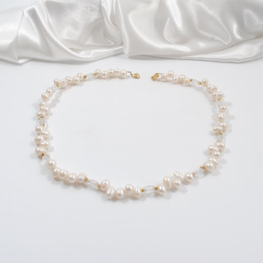 svenskt hantverk desing by brandeby sötvattenspärl halsband vita sterling silver i en kort modell