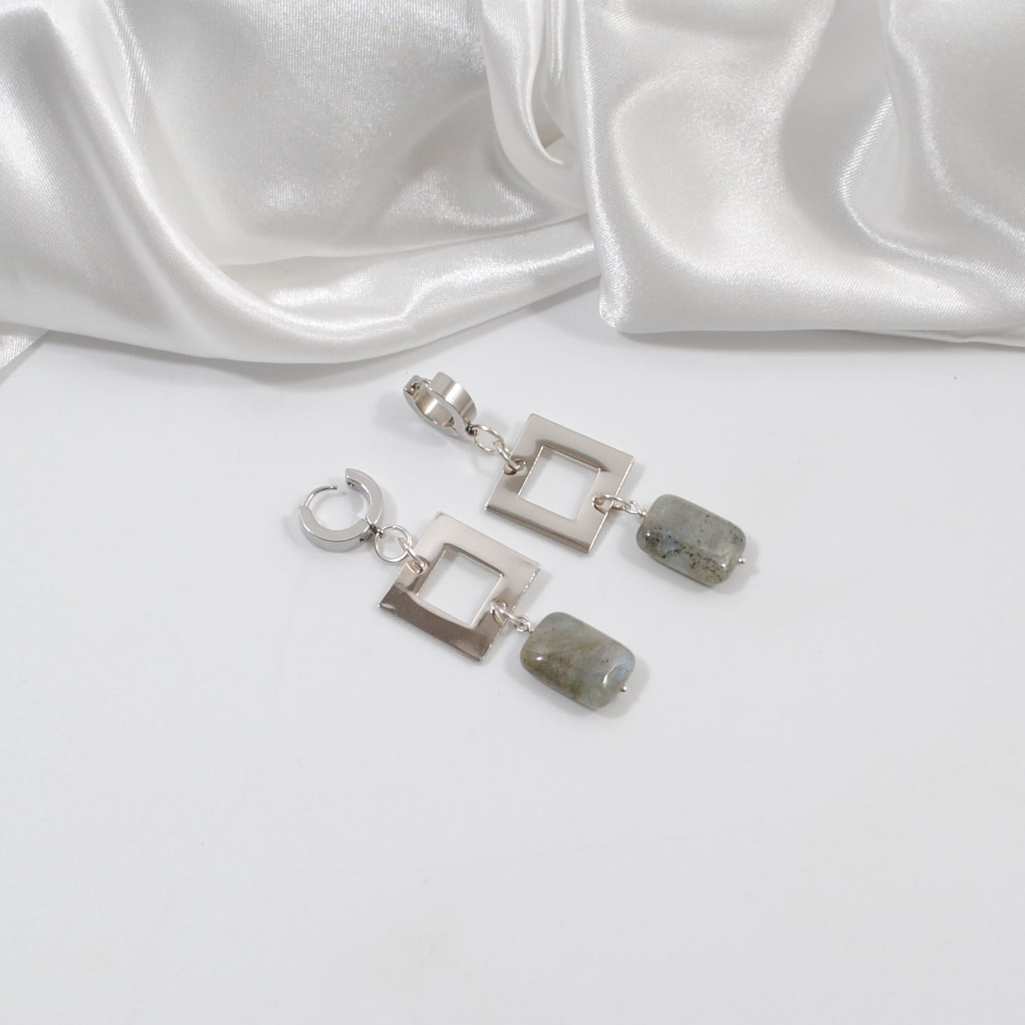 pure labradorit örhängen handgjorda unika svensk design design by brandeby