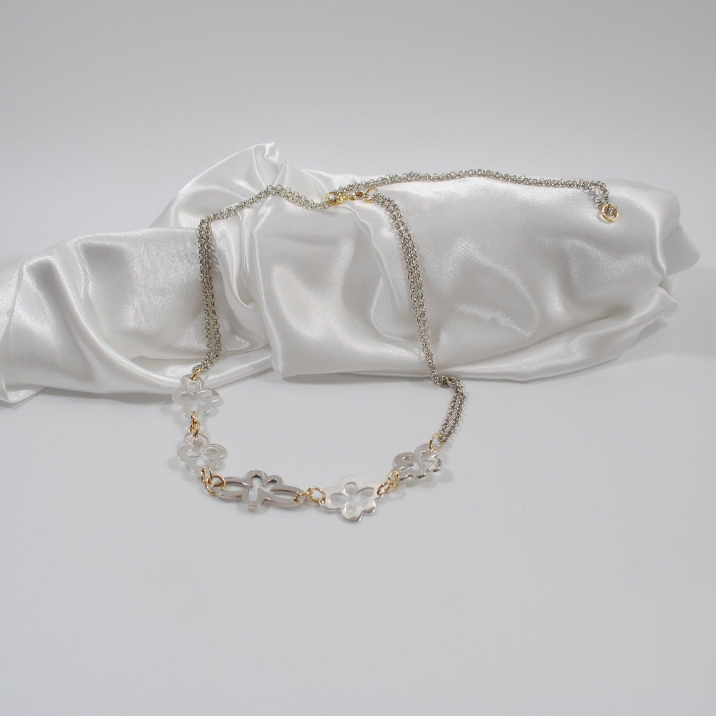 elegant silverhalsband handgjort unikt design by brandeby