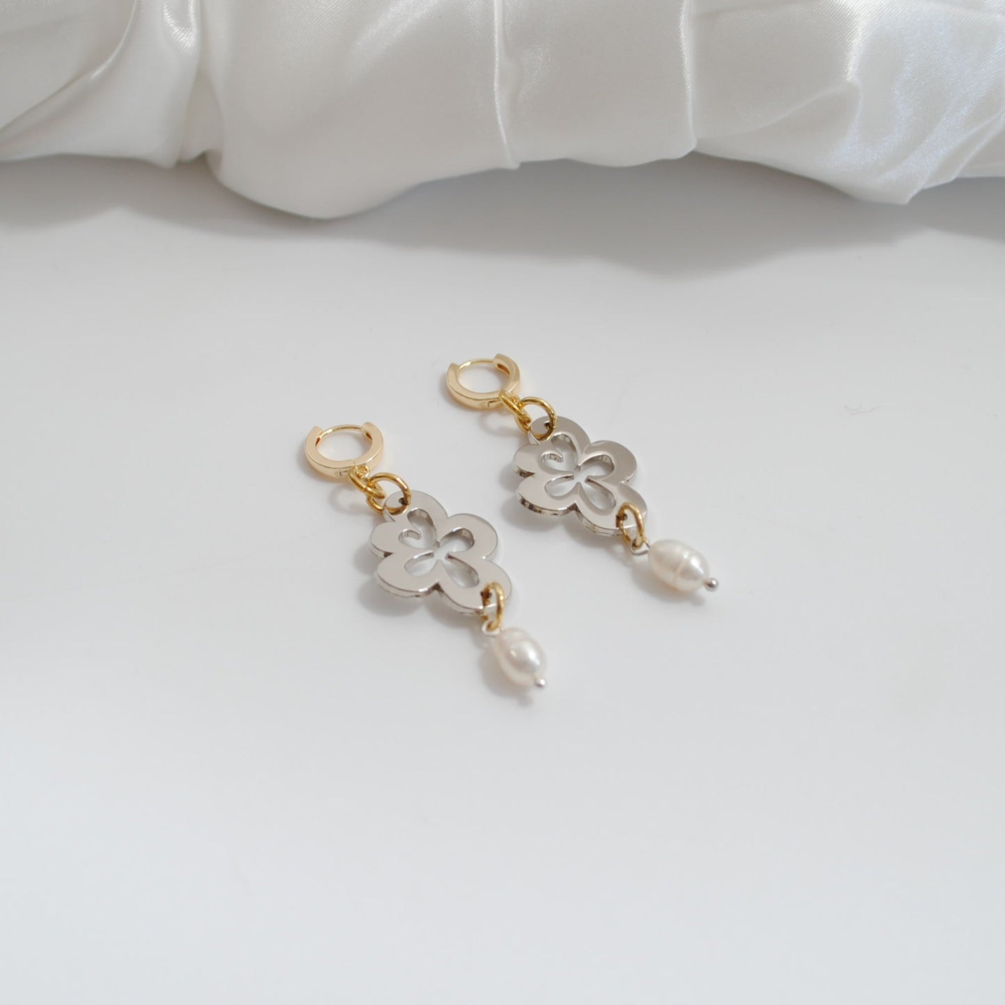 “Köp nu i oktober – få matchande örhängen värde 1 900 kr på köpet!”