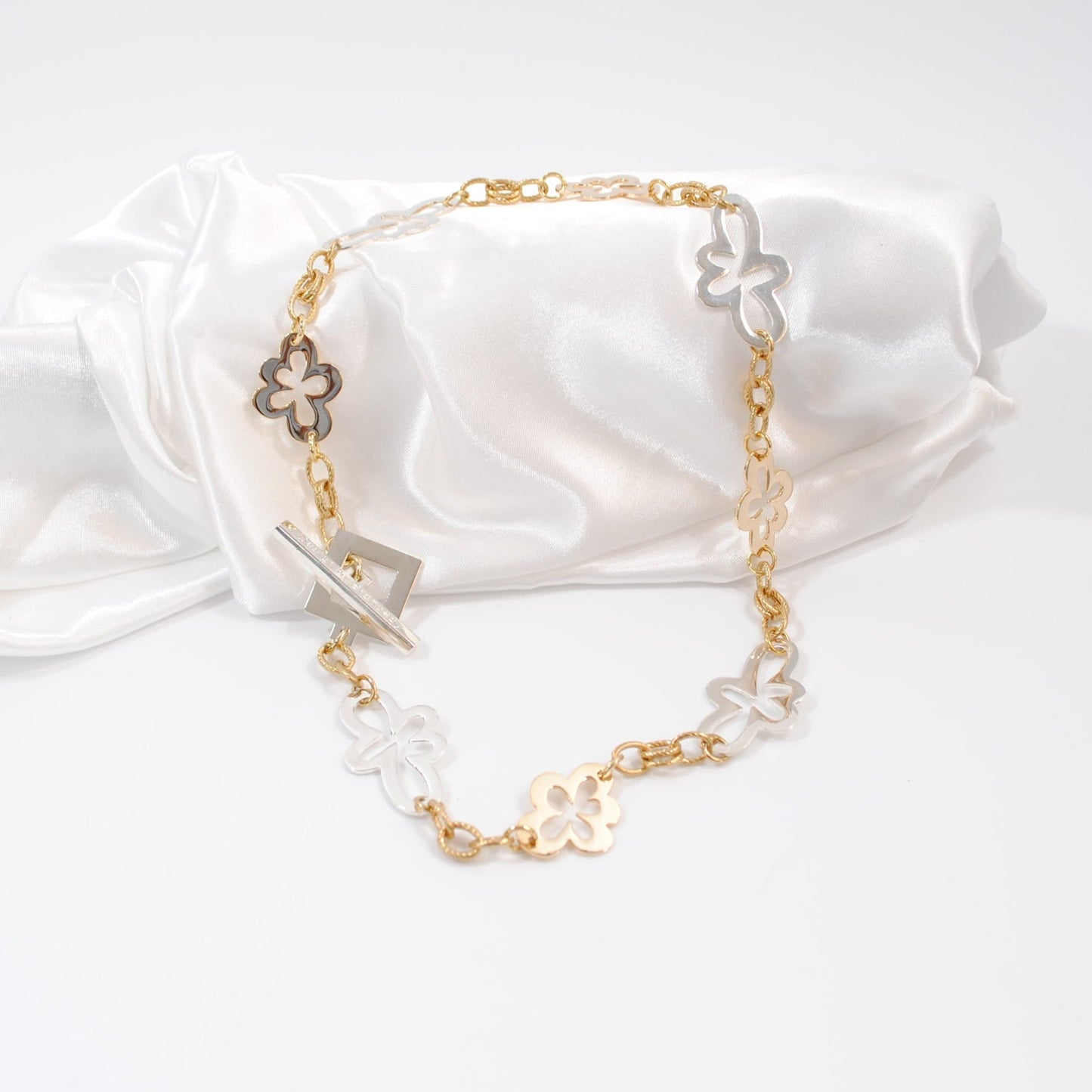 kort halsband handgjort unikt silver och guld detaljer design by brandeby