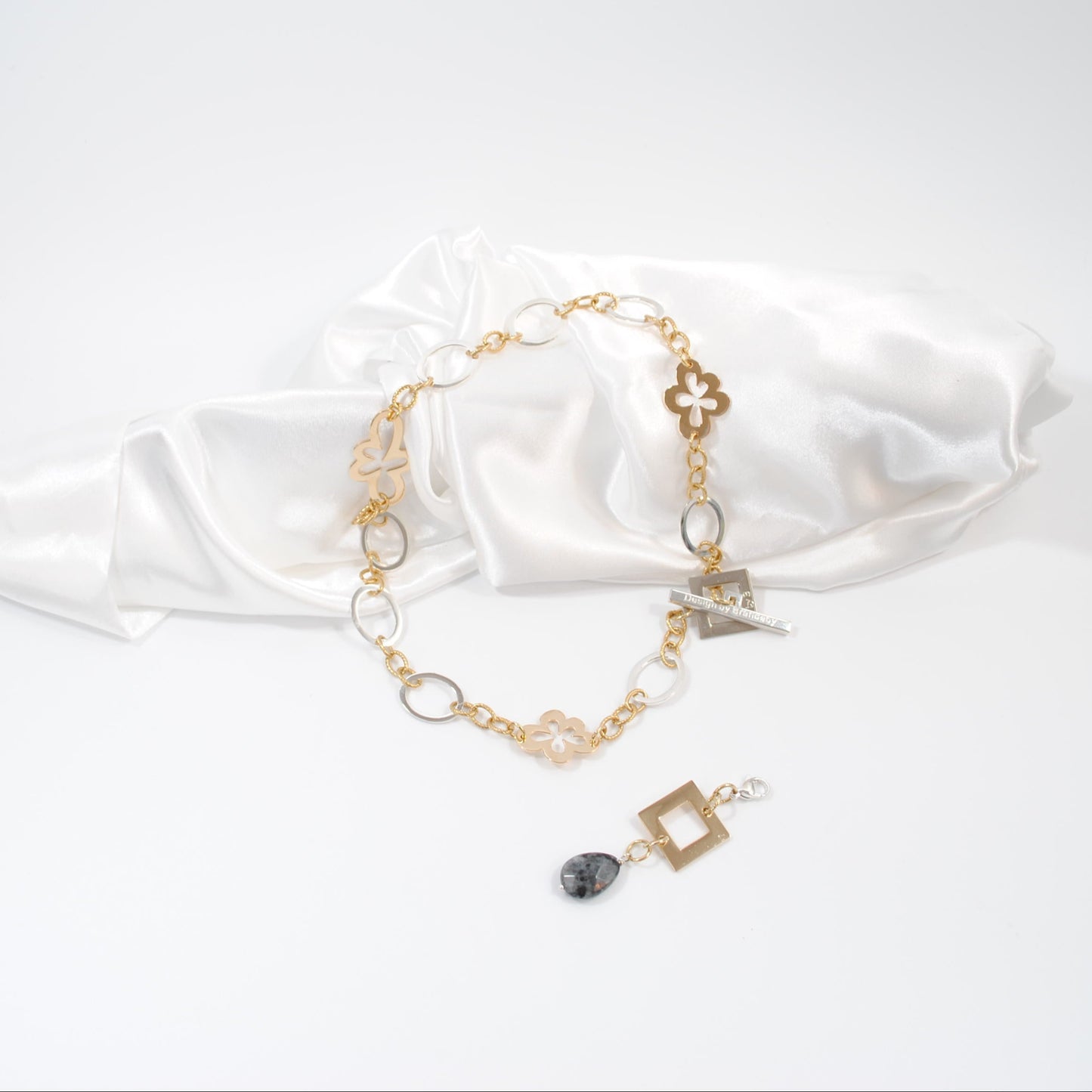 Power of strenght halsband - Design by Brandeby