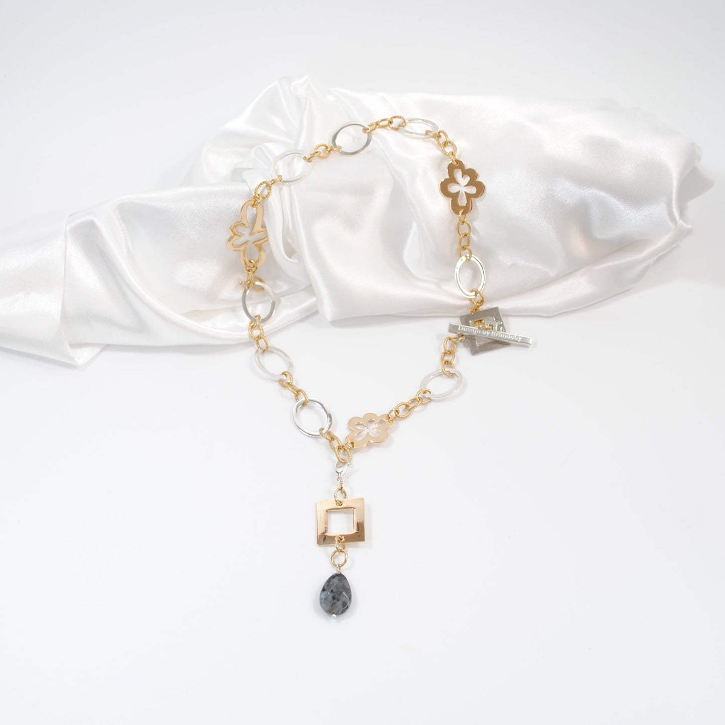 unikt halsband i guld silver med äkta ädelsten design by brandeby