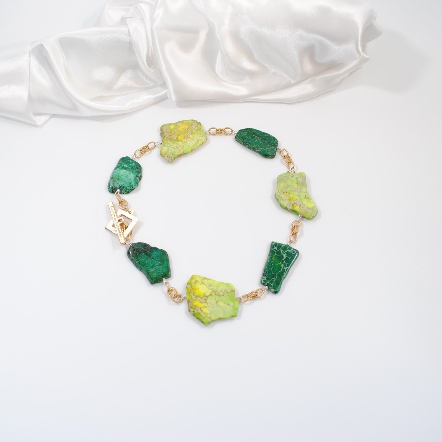 grön imperial jasper halsband med guldlås design by brandeby