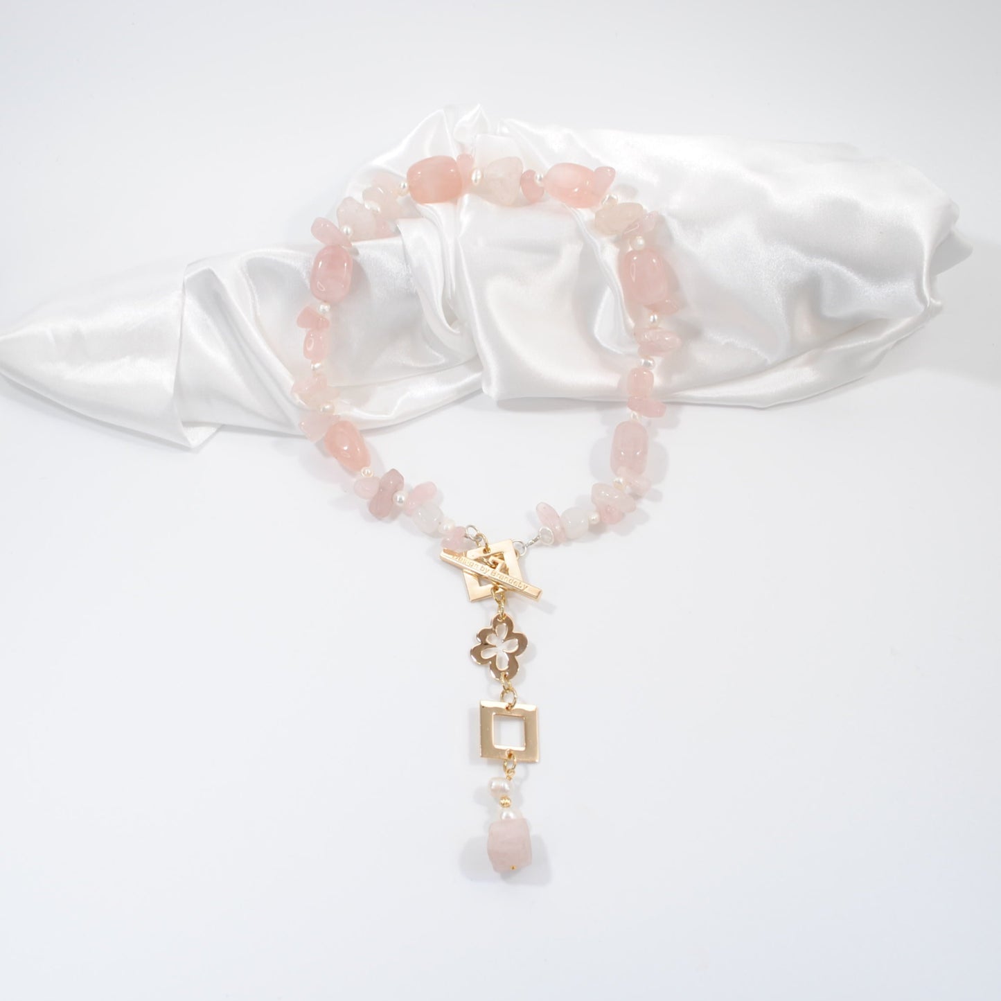 pink båstad halsband handgjort unikt exklusivt design by brandeby