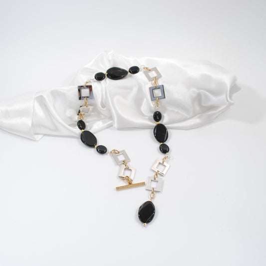 kort halsband guld svarta stenar design by brandeby