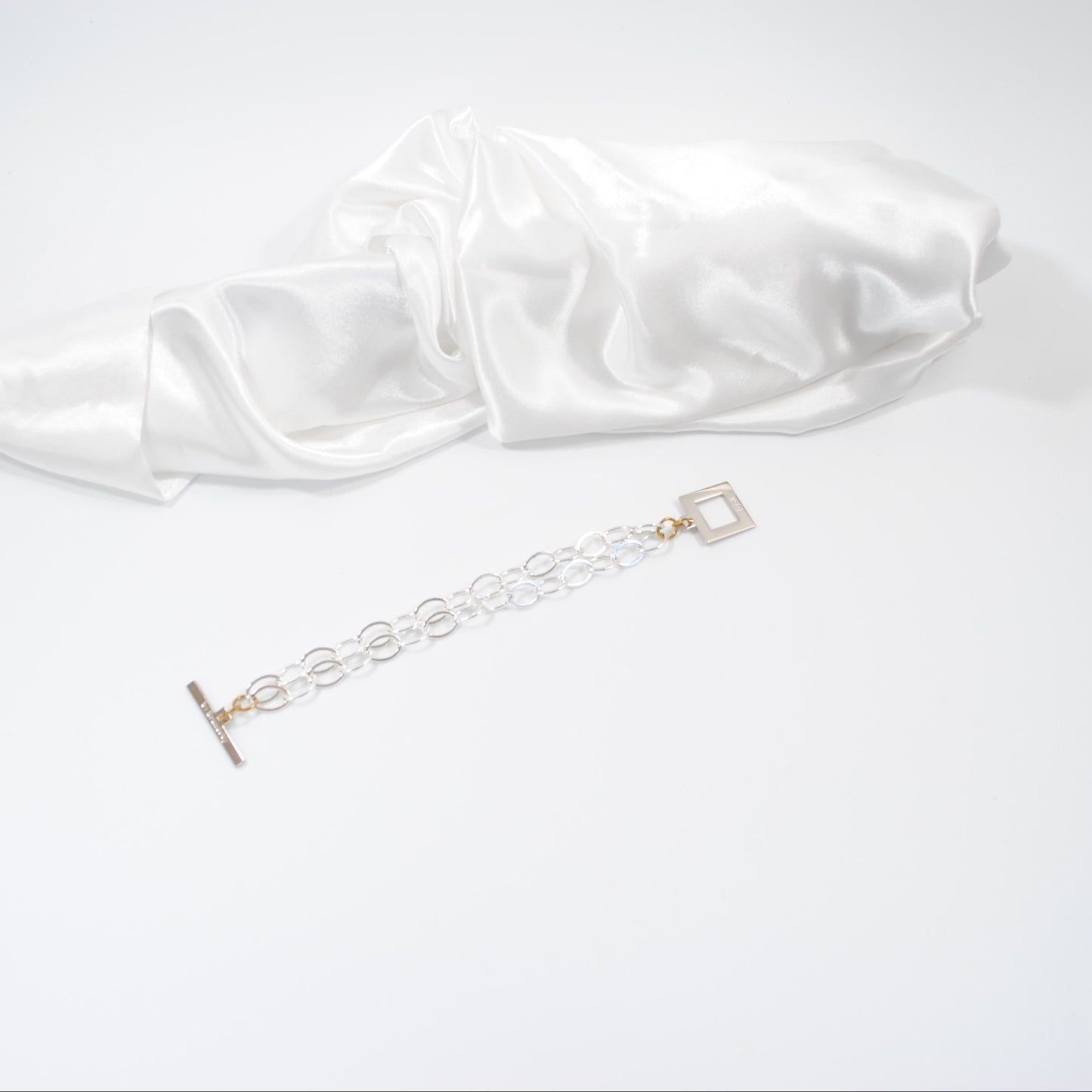 armband med kedja guldringar design by brandeby classy armband