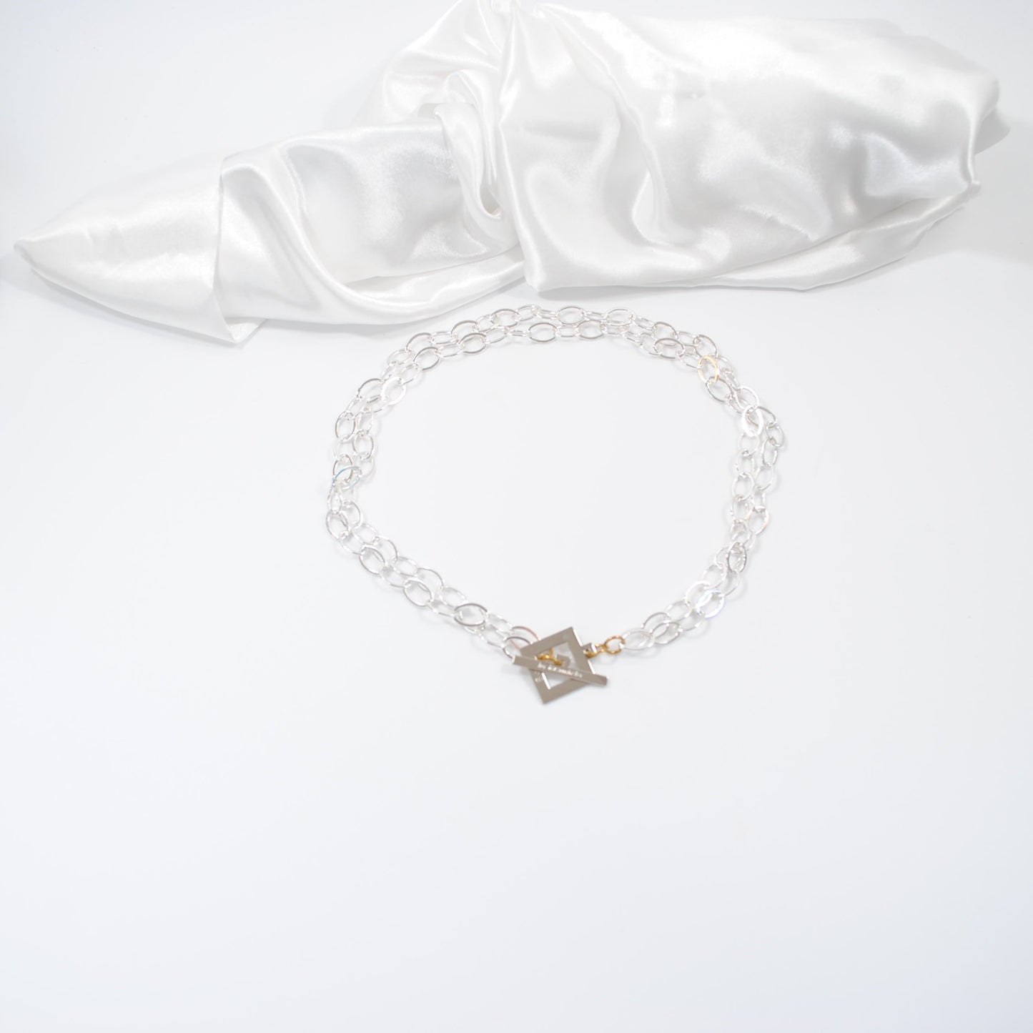 classy halsband design by brandeby