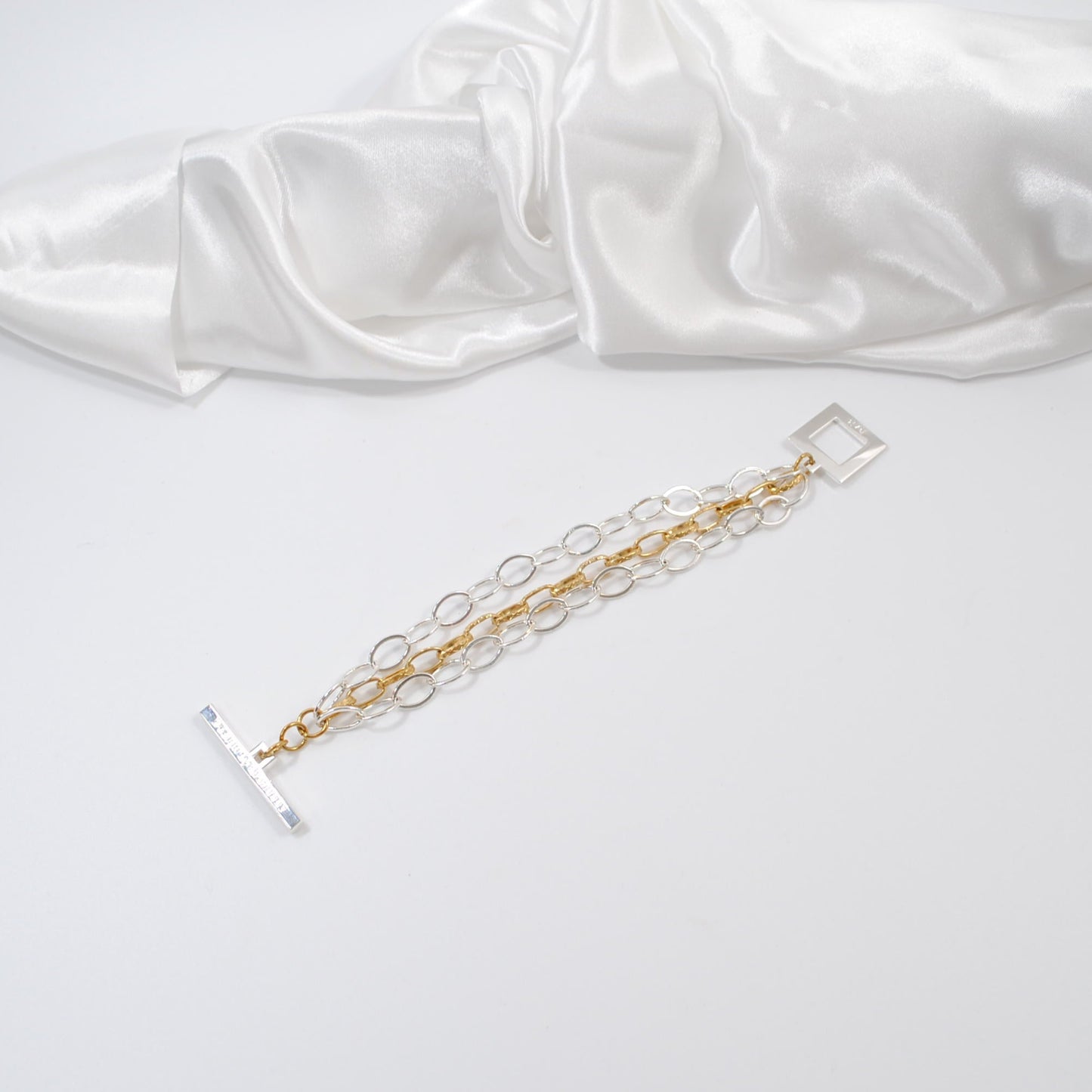 elegant lyxigt armband i silver och guld kedja design by brandeby