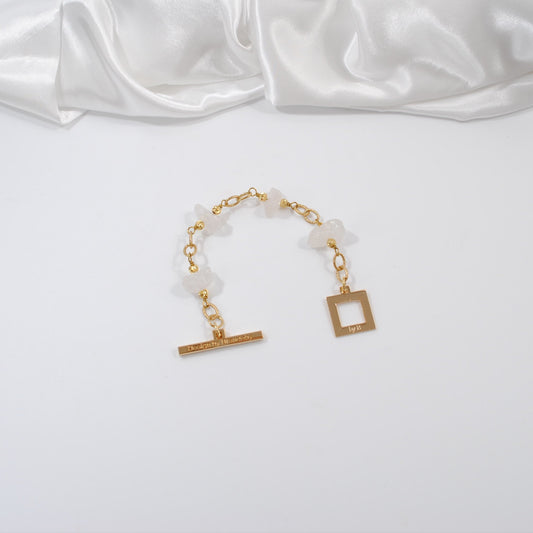 handgjort unikt exklusivt armband i bergkristall design by brandeby