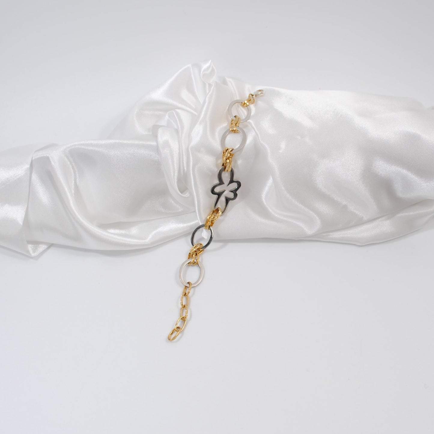 handgjort unikt armband i lyx modell design by brandeby
