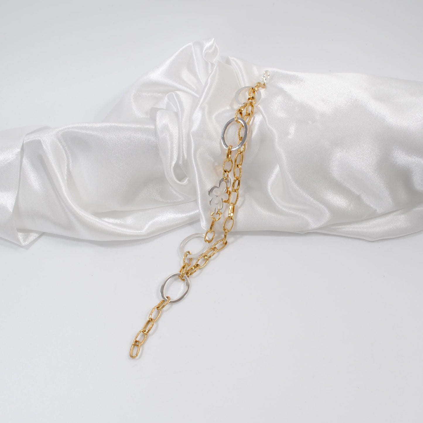 två radigt armband med guld och silver design by brandeby