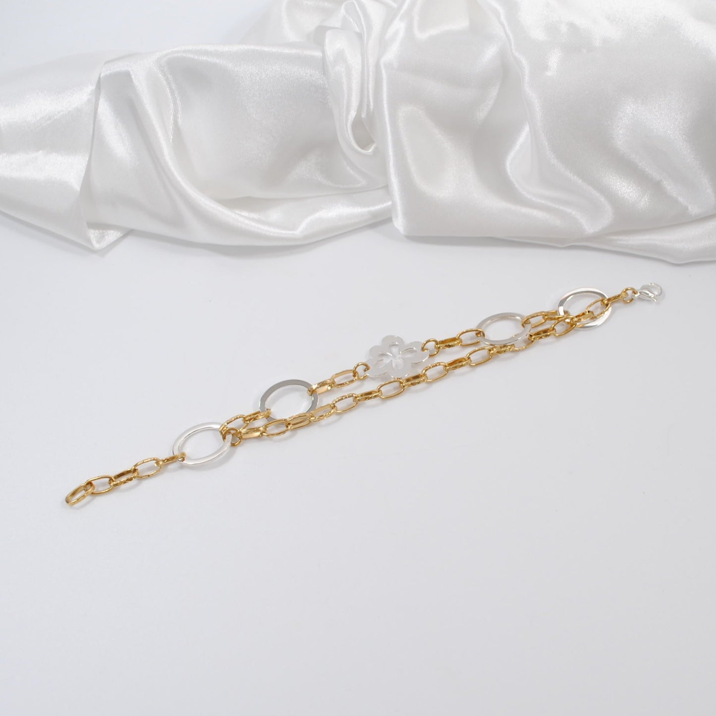 The Flower Armband - Design by Brandeby