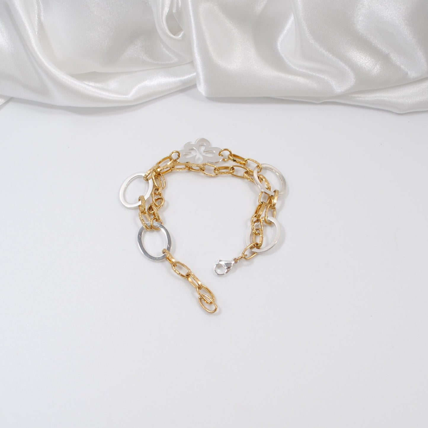 The Flower Armband - Design by Brandeby