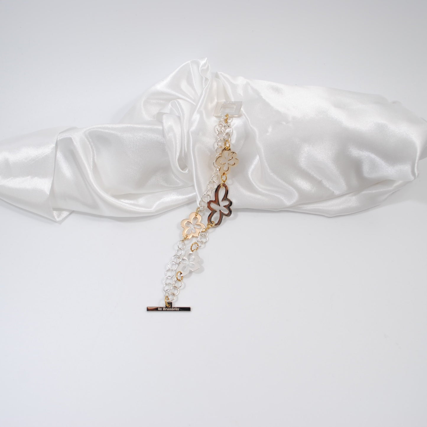 armband i lyx modell guld och silver blommor med kedja i två rader design by brandeby