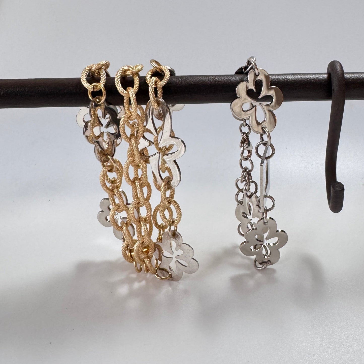 Elegant Flower Armband Design by Brandeby