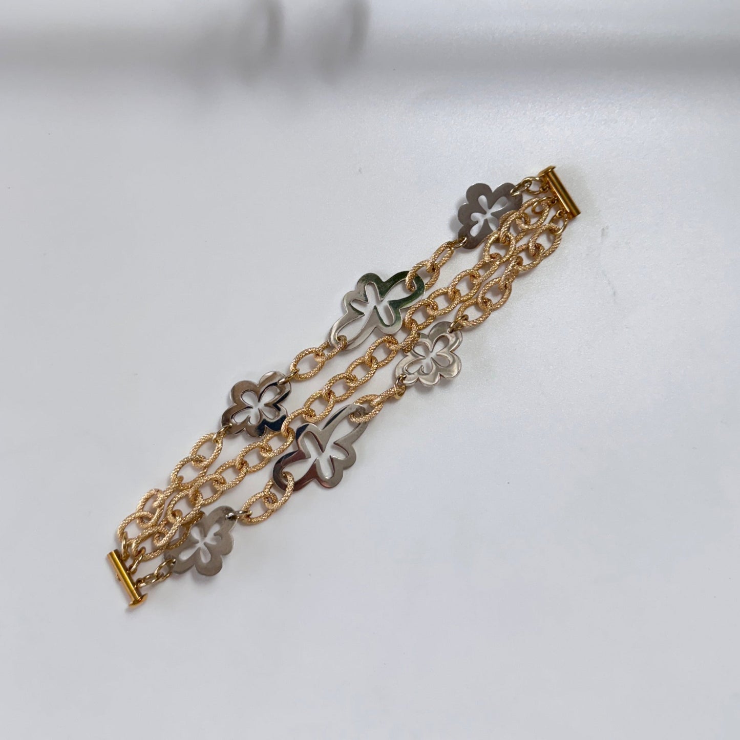 Elegant Flower Armband Design by Brandeby