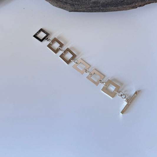 elegant silver armband till den medvetna kvinnan