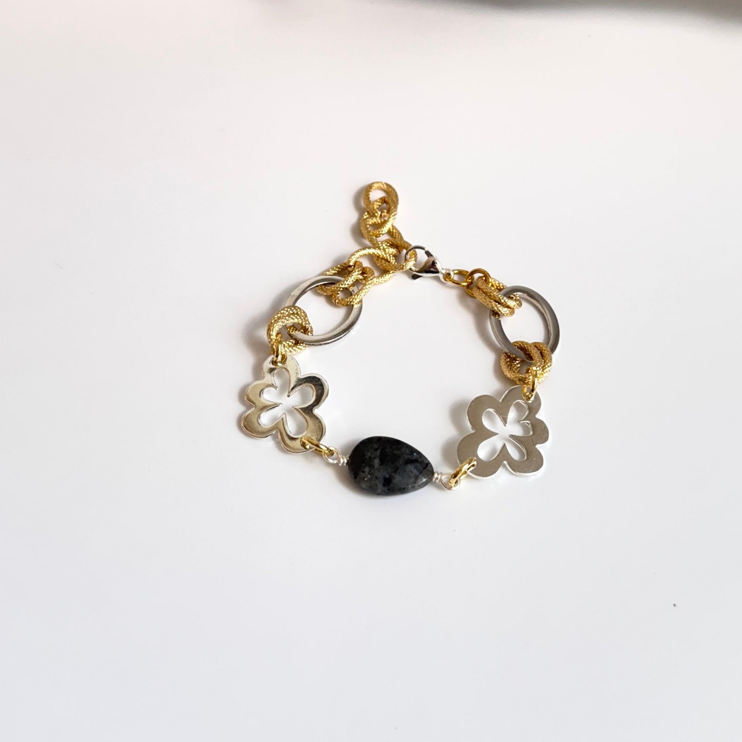 äkta sten labradorit armband lyxigt handgjort design by brandeby