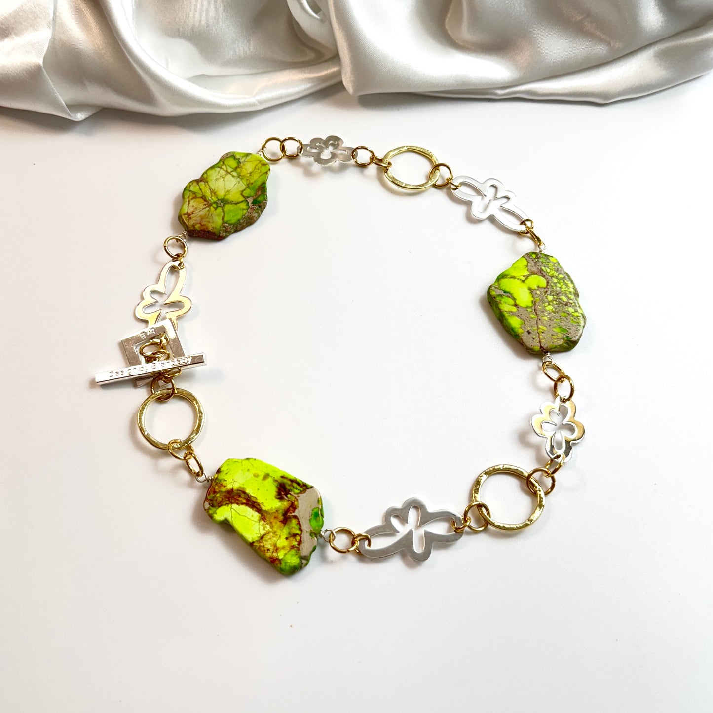 Jade Whisper Halsband - Design by Brandeby