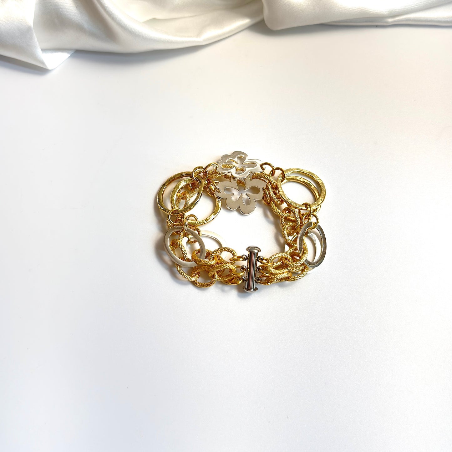 Glam Gold Armband - Design by Brandeby