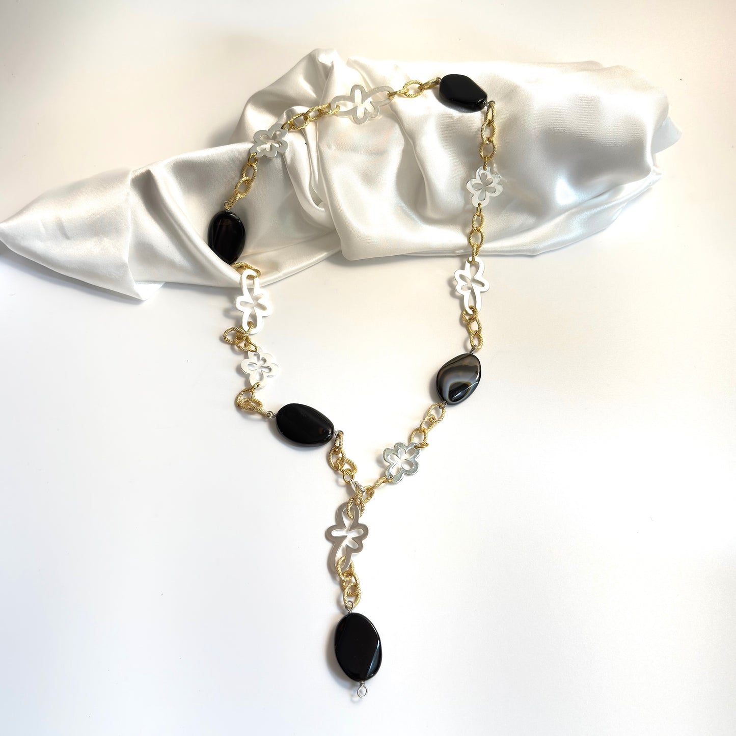 Noir Flora Halsband - Design by Brandeby