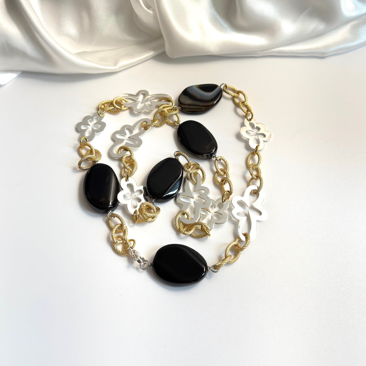 Noir Flora Halsband - Design by Brandeby