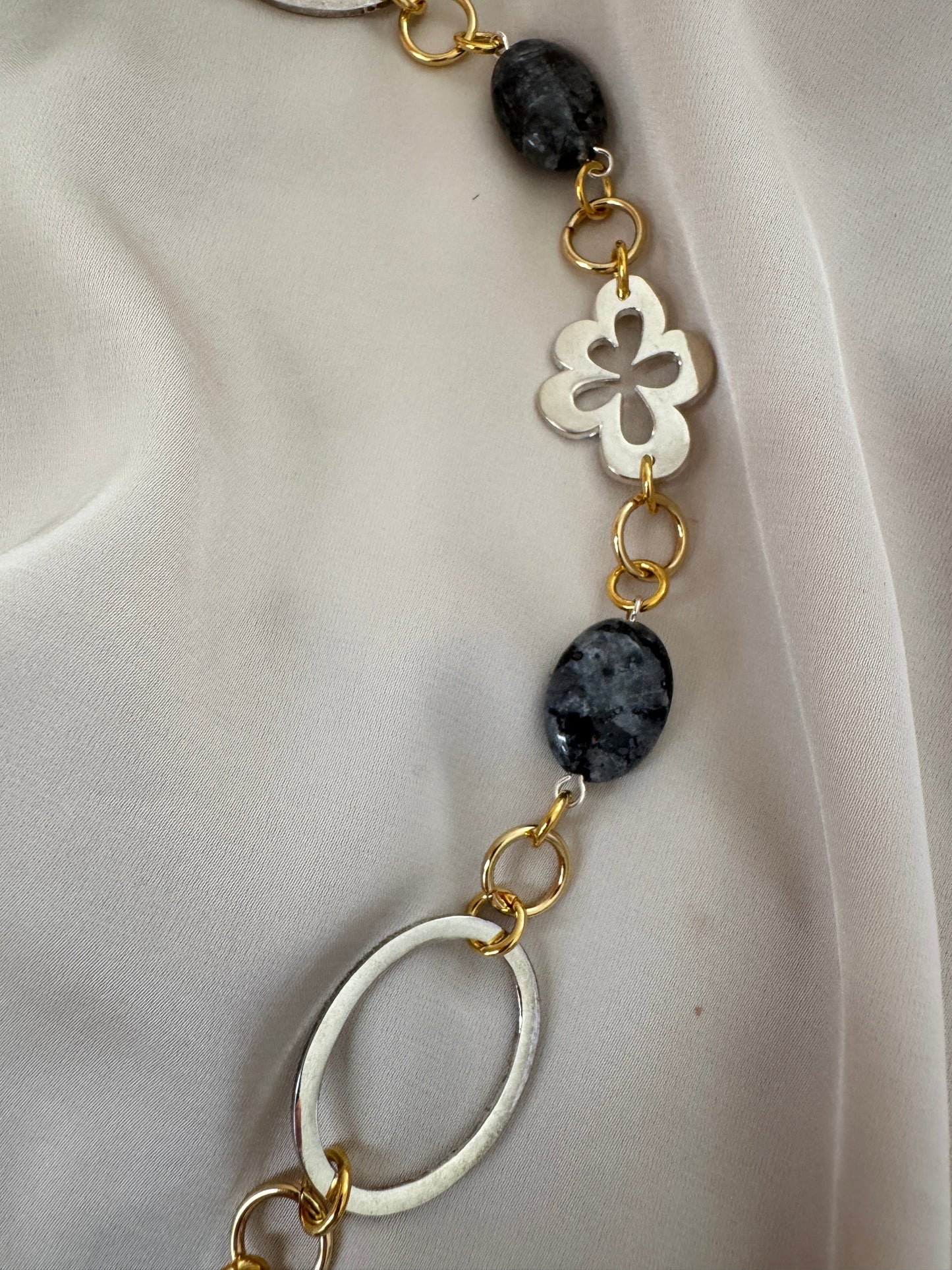 Flexibelt Halsband Äkta Labradorit - Silver guld - 60 cm - Design by Brandeby