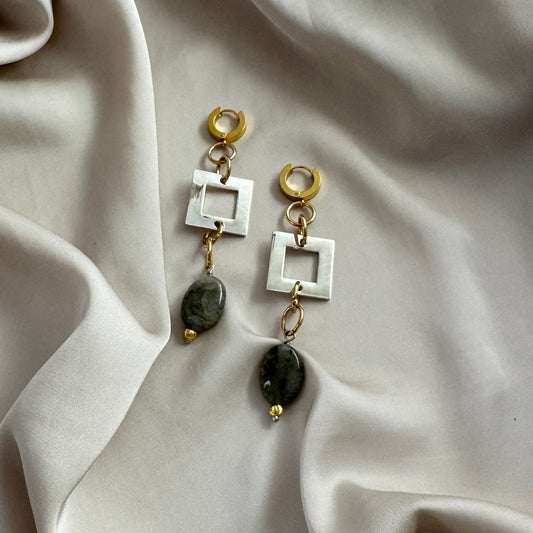 Luxery Shadow Armband - Fasettslipade Svarta Agat-stenar med Guld - Design by Brandeby