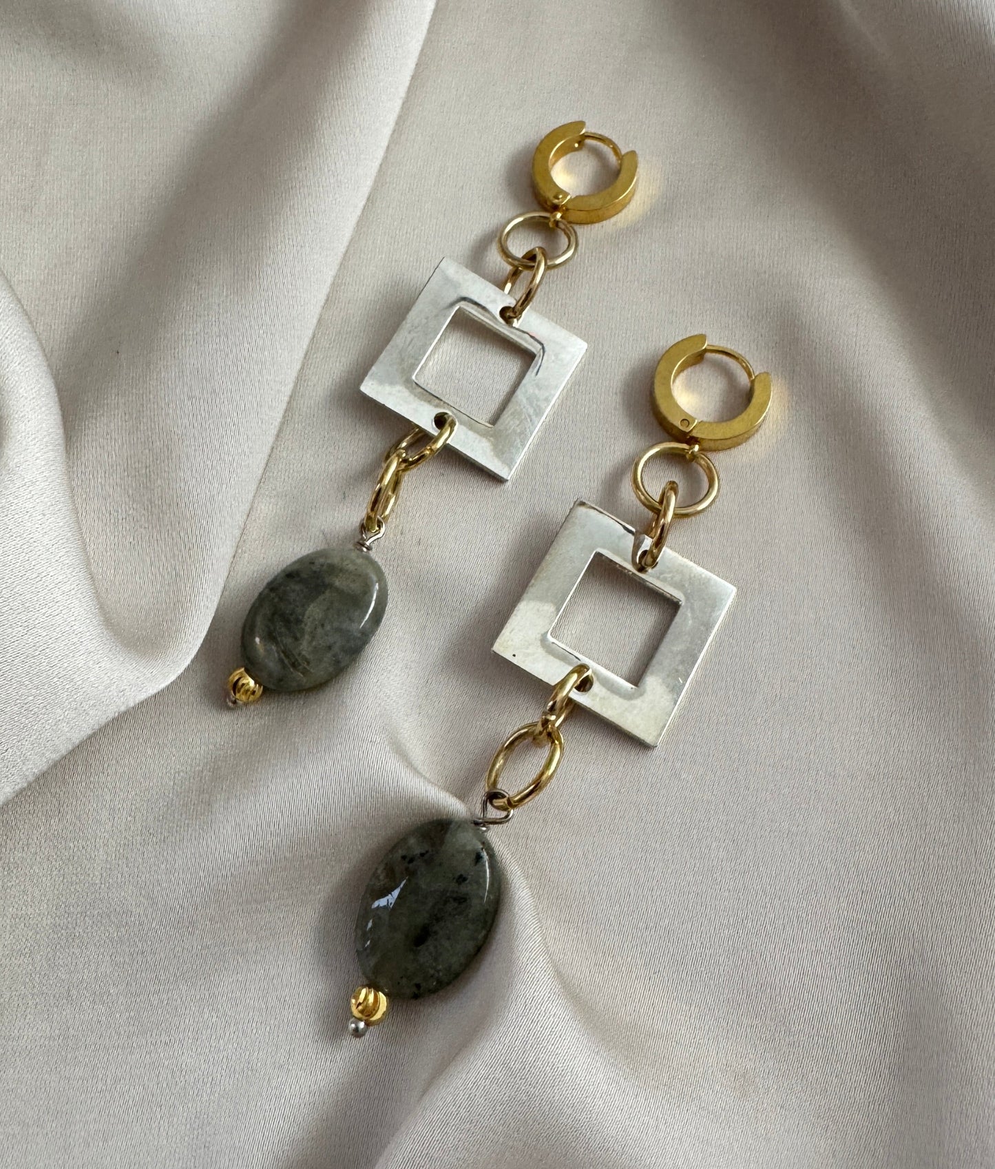 Luxery Shadow Armband - Fasettslipade Svarta Agat-stenar med Guld - Design by Brandeby