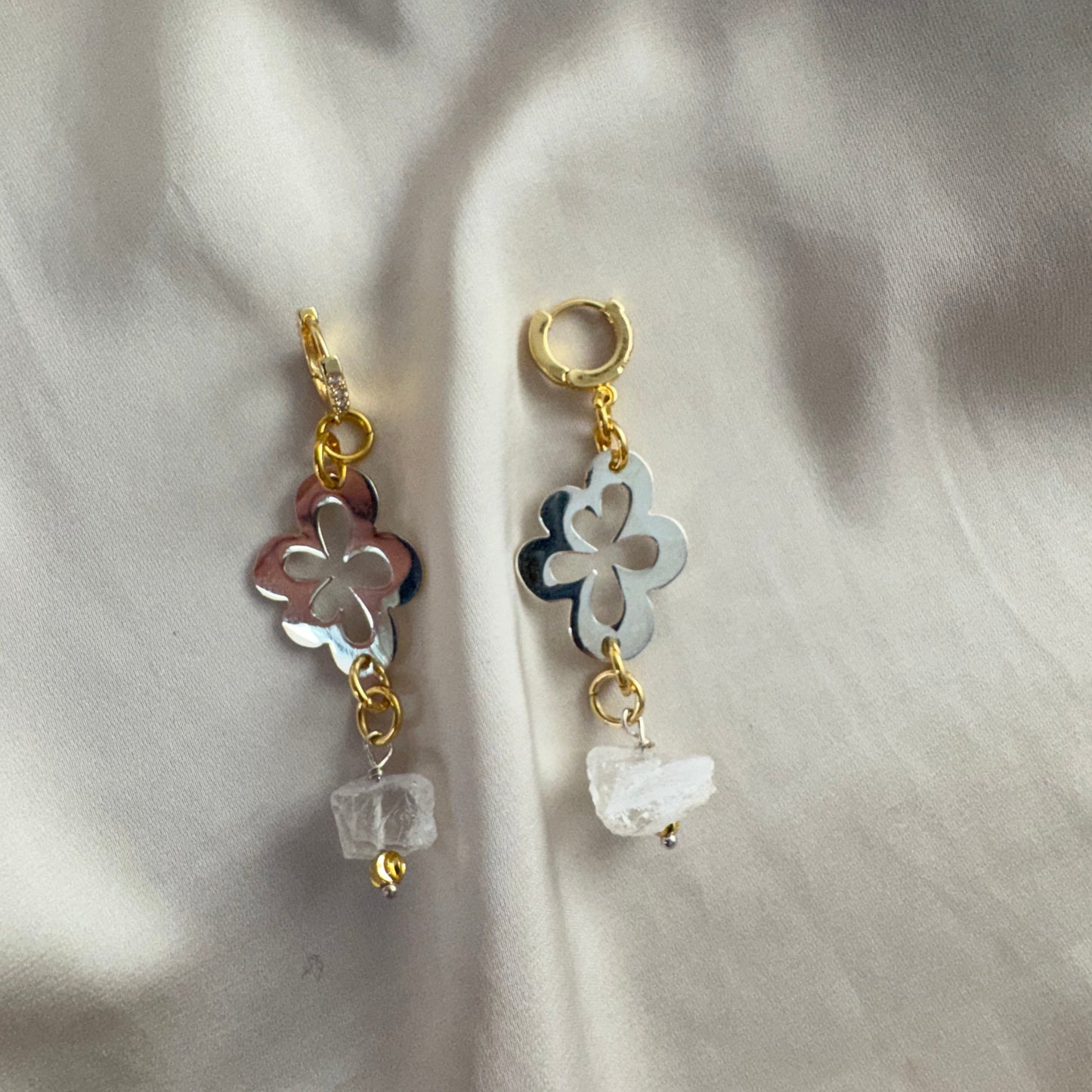 Flower Ice Örhängen - Bergkristall Silver Guld - Kirurgiskt Stål 18K - designbybrandeby