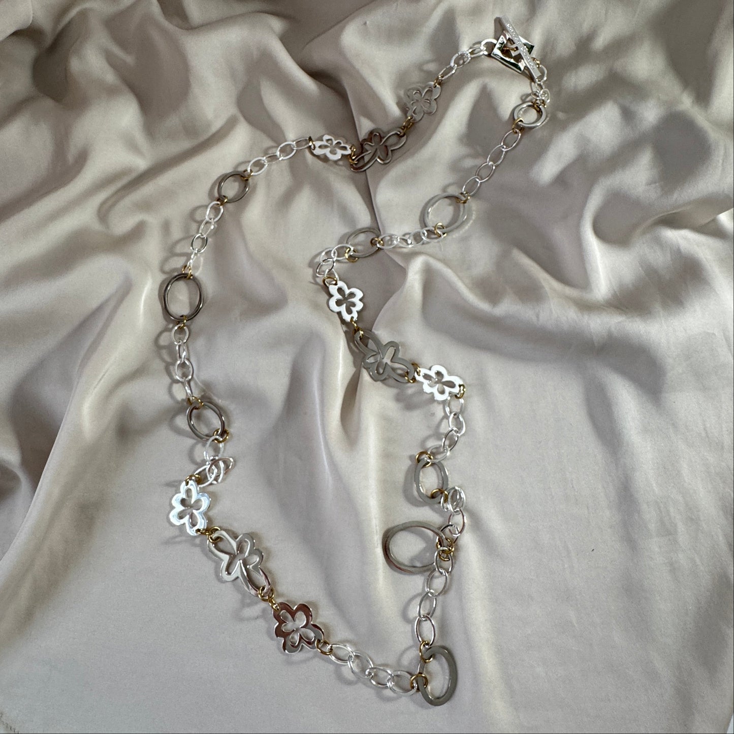 Halsband i silverpläterat rostfritt stål 100cm – All Flower | Design by Brandeby