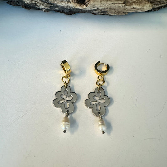 Creole Flower Pearls Örhängen Design by Brandeby