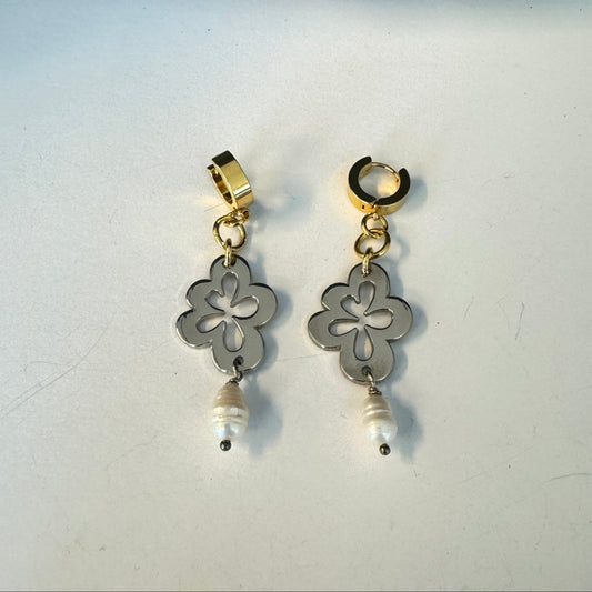 Creole Flower Pearls Örhängen Design by Brandeby