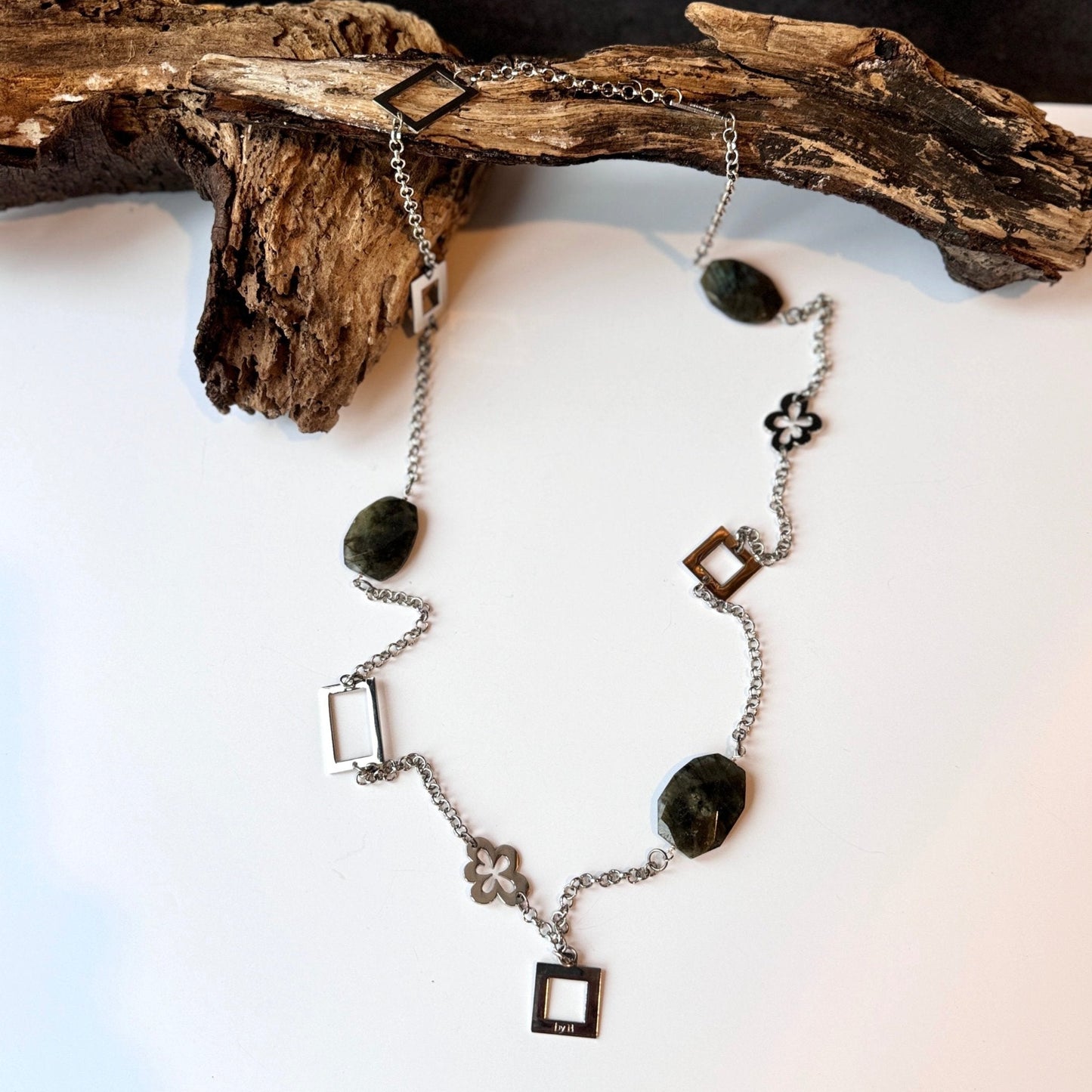 Labradorite Elegance Halsband Design by Brandeby