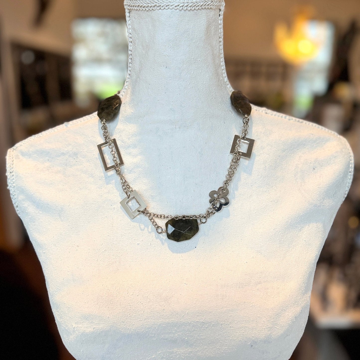 Labradorite Elegance Halsband Design by Brandeby