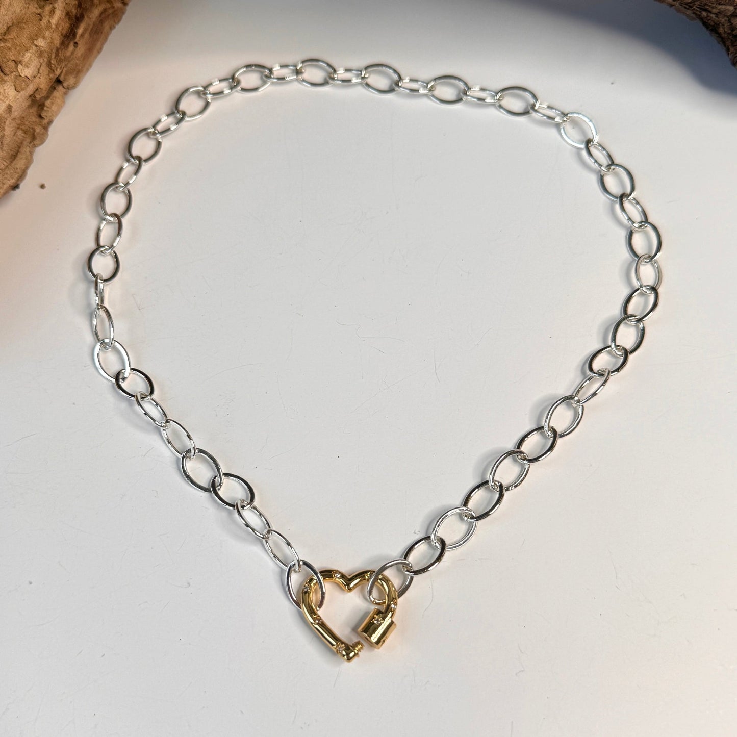 Short Gold Heart Halsband Design by Brandeby