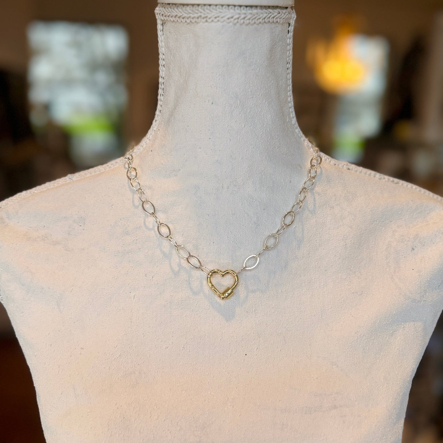 Short Gold Heart Halsband Design by Brandeby