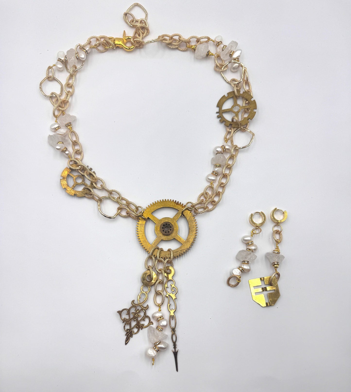 Clear Luxury Clock Halsband Design by Brandeby