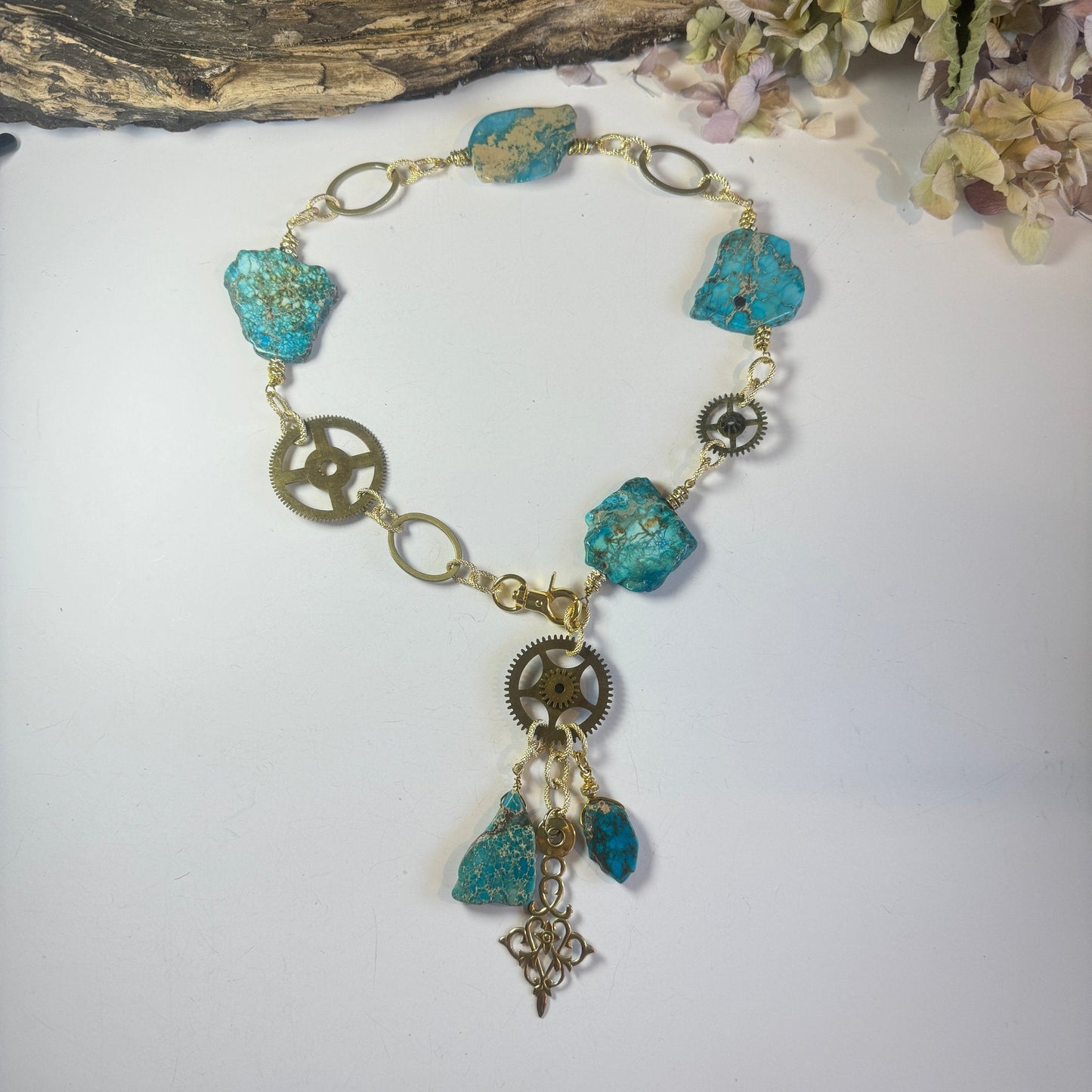 Turqoise Clock Halsband Design by Brandeby
