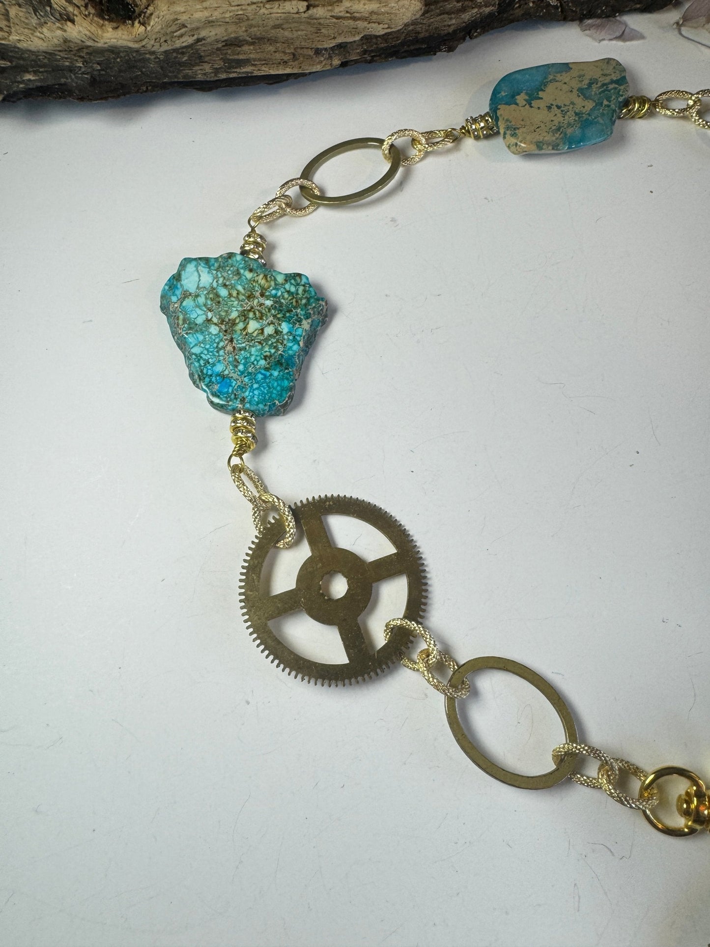 Turqoise Clock Halsband Design by Brandeby